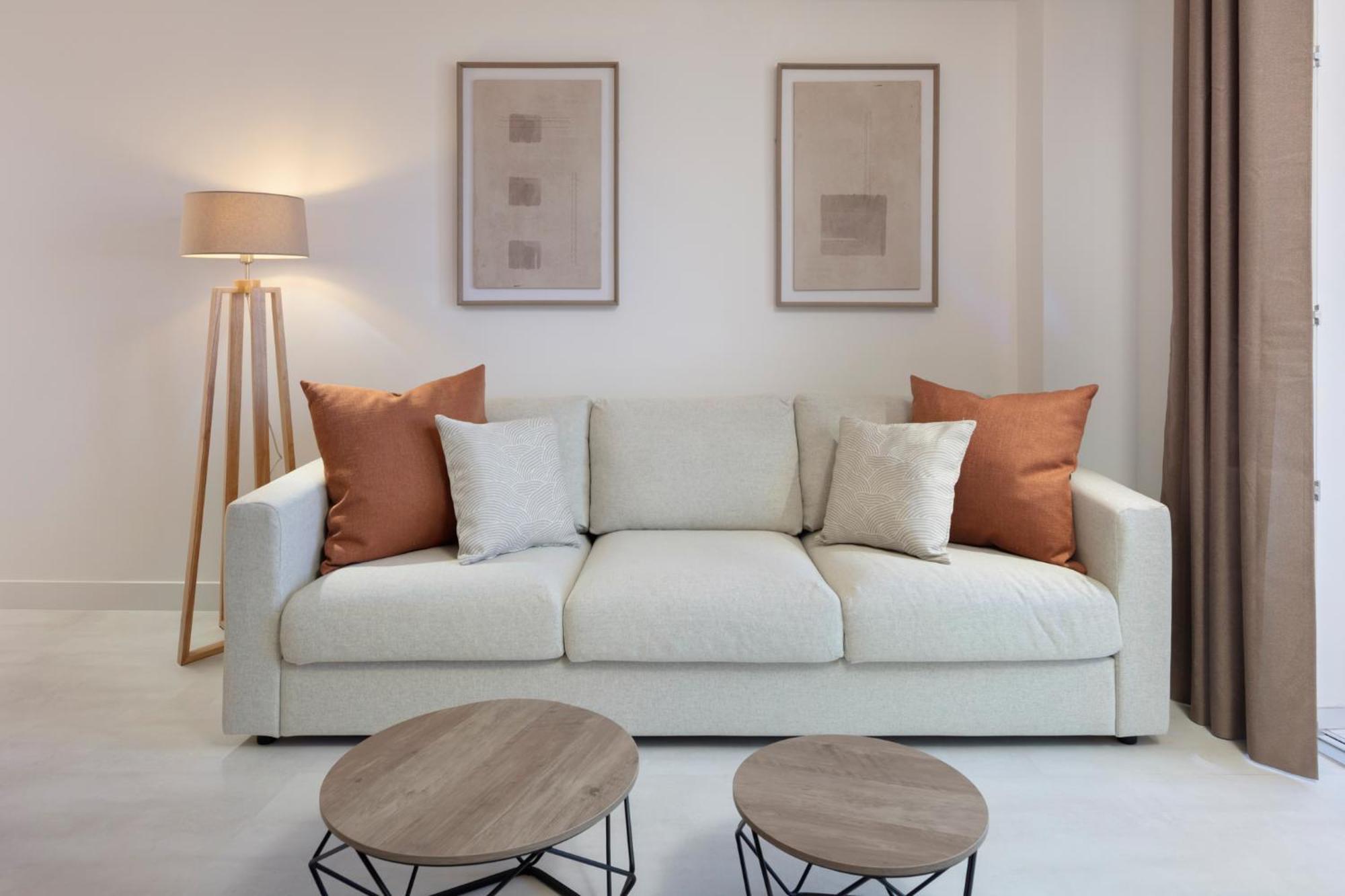 Modern 300m From Apartment